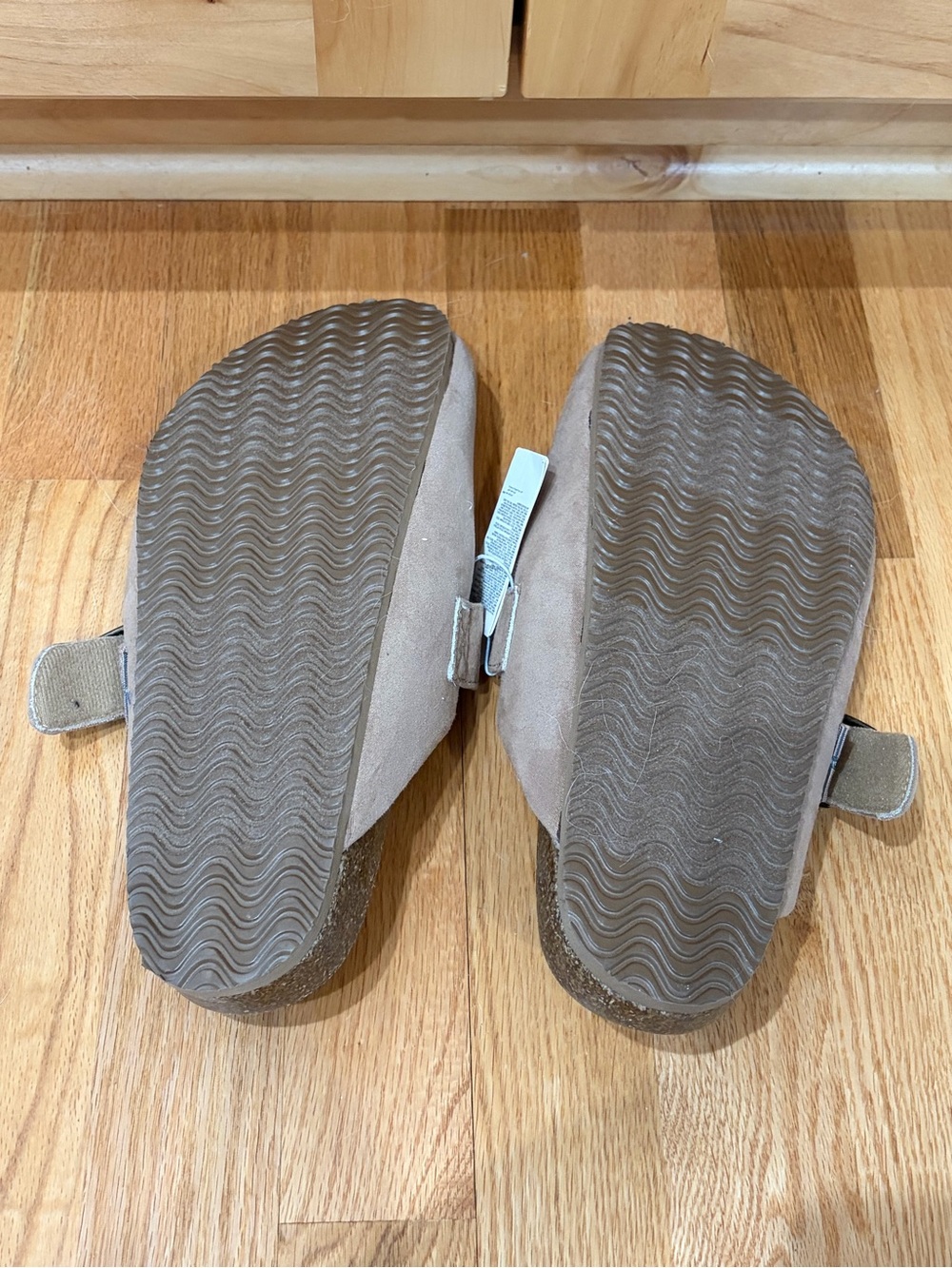 GAP Taupe tan faux Suede Buckle Clogs slides women’s 8-9 NWT neutral shoe - Picture 3 of 3